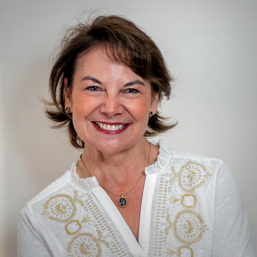 Dra. Claudia Zenteno